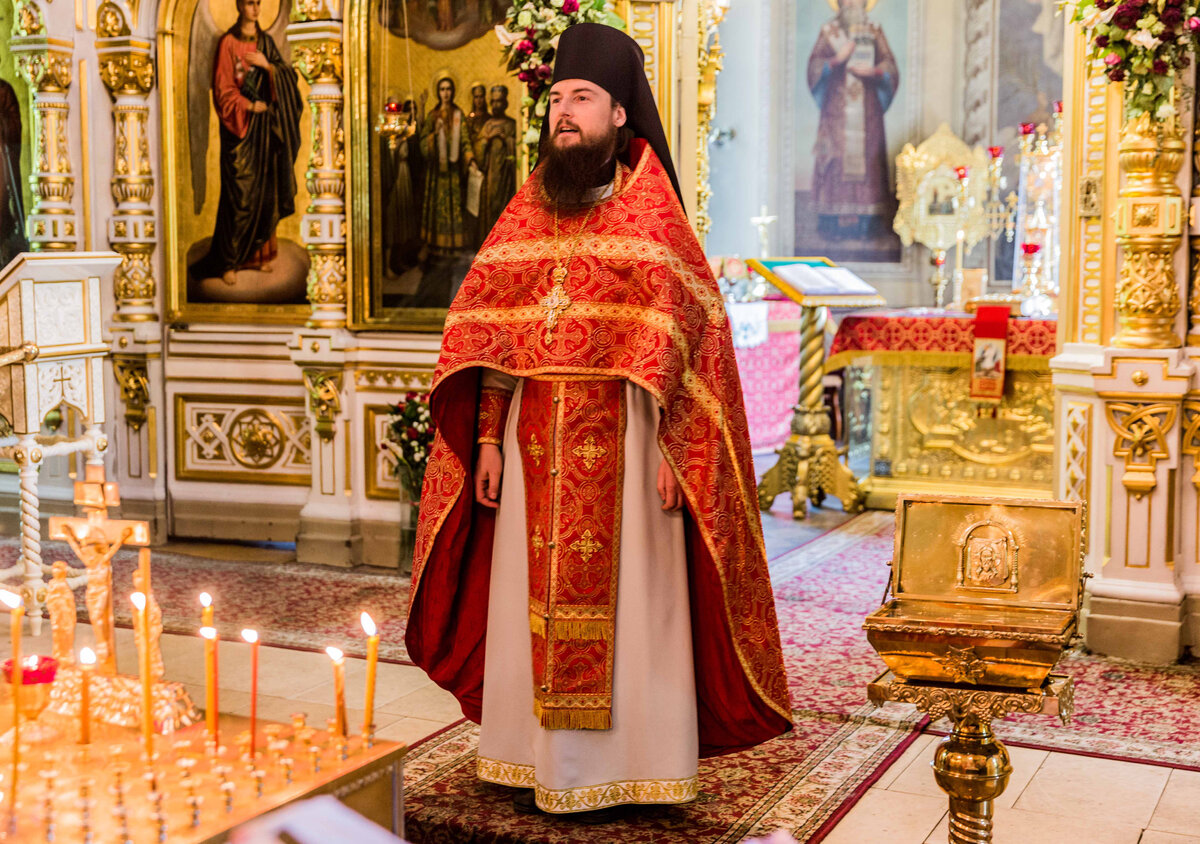 Литургия и панихида в день Радоницы 7/V/2019 г. Возглавляет богослужение игумен Пётр (Еремеев)