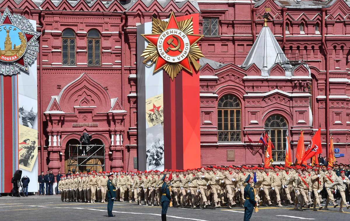 Непогода, десантники и речь президента. Чем запомнился парад Победы — 2022  | Военная Приемка | Дзен