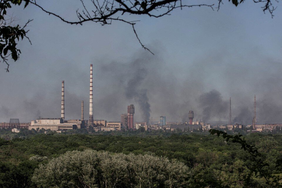     В ЛНР сообщили о готовности находящихся на заводе «Азот» бойцов ВСУ к переговорам  REUTERS