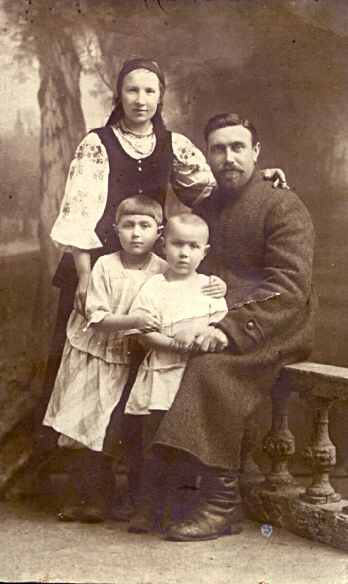 Пейзанский Павел Васильевич с семьей