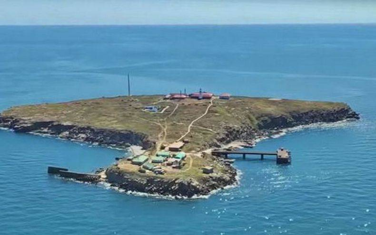 Остров змеиный черное море