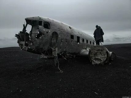 Останки разбившегося самолёта DC-3 в Исландии.