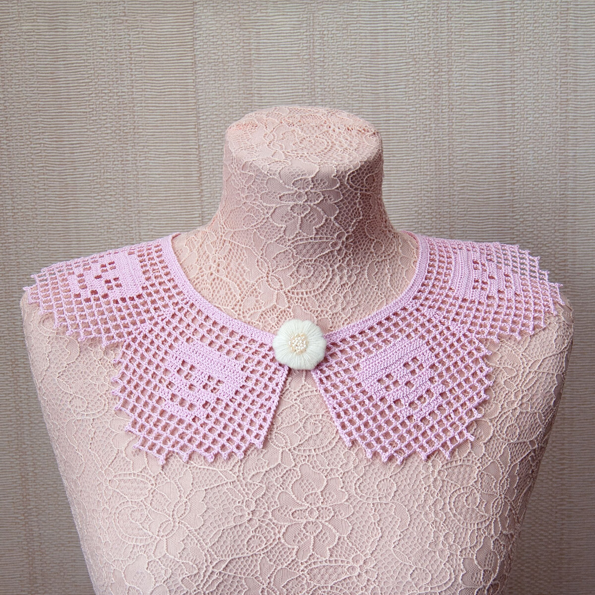 Воротничок крючком в филейной технике "Кузины Донны Гарсии".