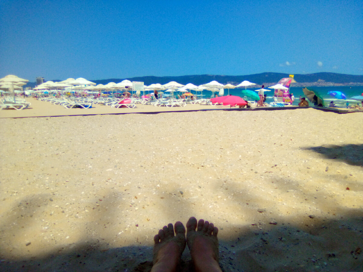 Пляж Солнечного берега напротив ЖК "Солнечный день 1", награжден Голубым флагом ЮНЕСКО за чистоту воды & я ღ