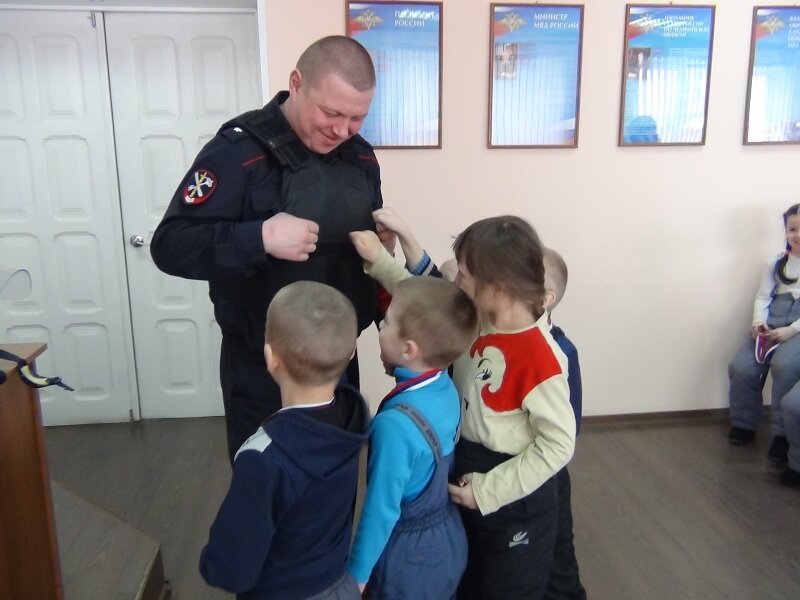 Полиция садика. Полиция детский сад. Полицейский для детского сада. Полицейские дети детсада. Милиция в детском саду.