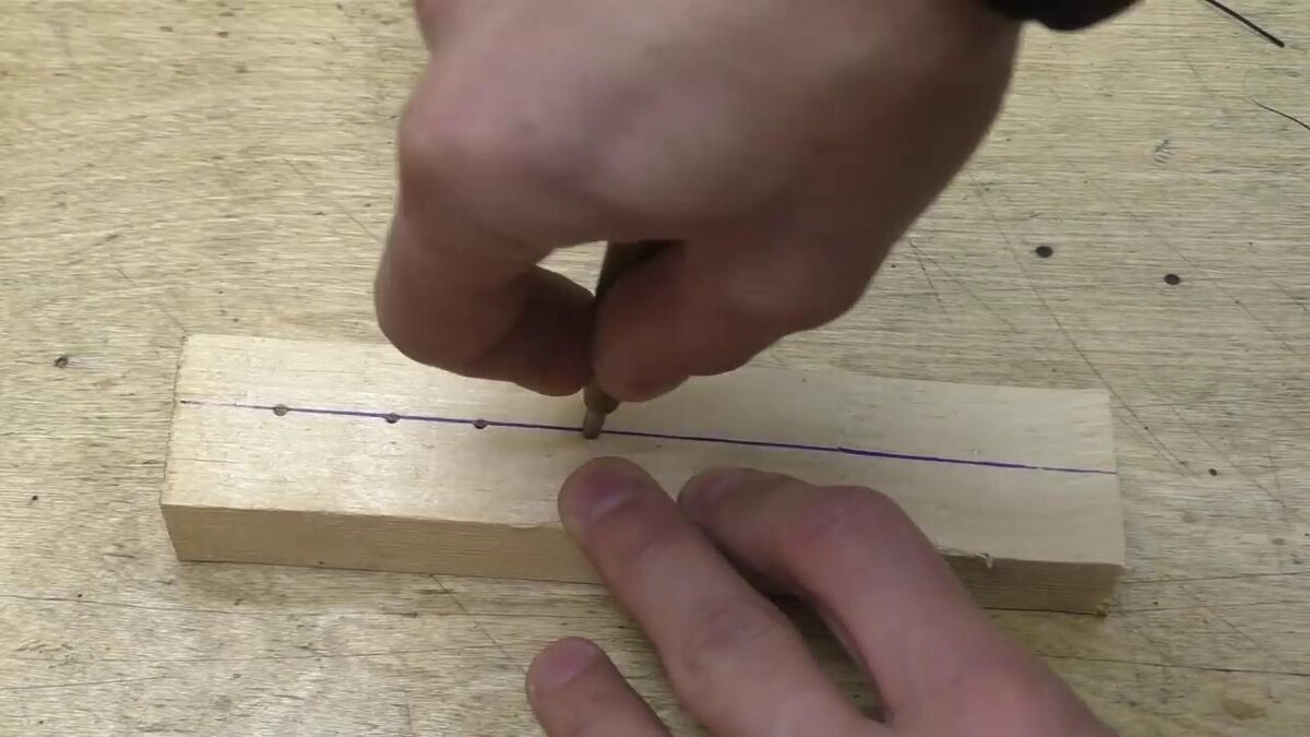 Полезная самоделка для гаража из бруска и саморезов, которая поможет заработать денег
