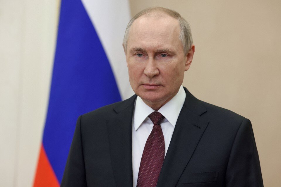     Президент России Путин подчеркнул, что гражданам нужно прежде всего " врасти в российскую действительность"  REUTERS