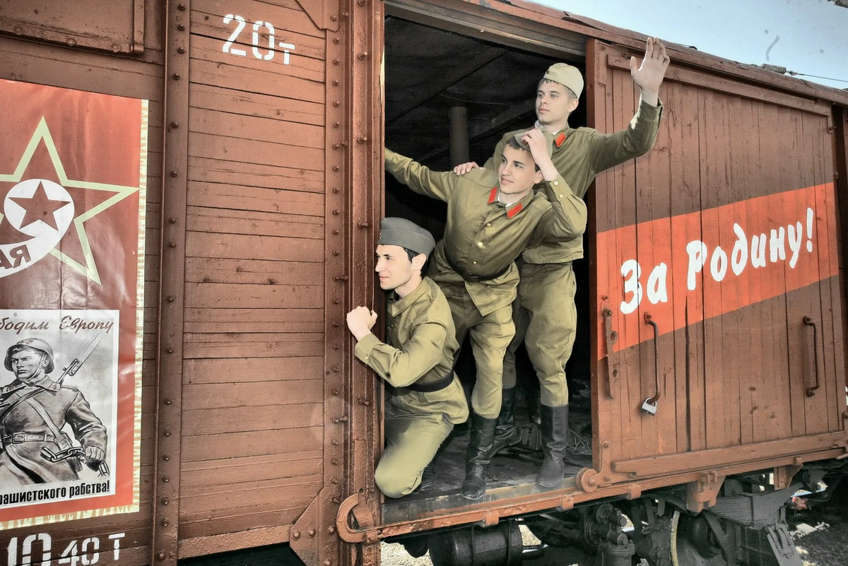 Поезд Победы 1941-1945. Солдаты в вагоне. Военные вагоны для солдат. Поезд Победы 1941. Нам в теплушках не спалось