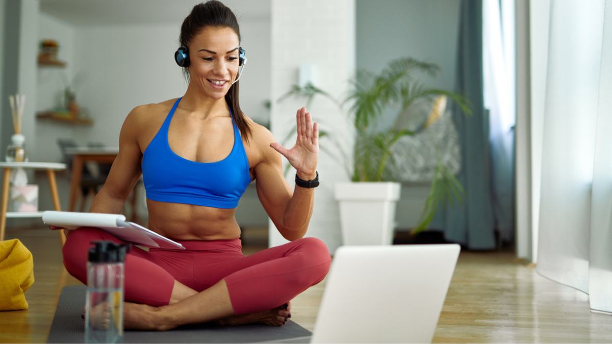 Фитнес тренер фото. Фитнес тренер. Персональные тренировки. Тренировка с тренером. Тренировка с тренером.