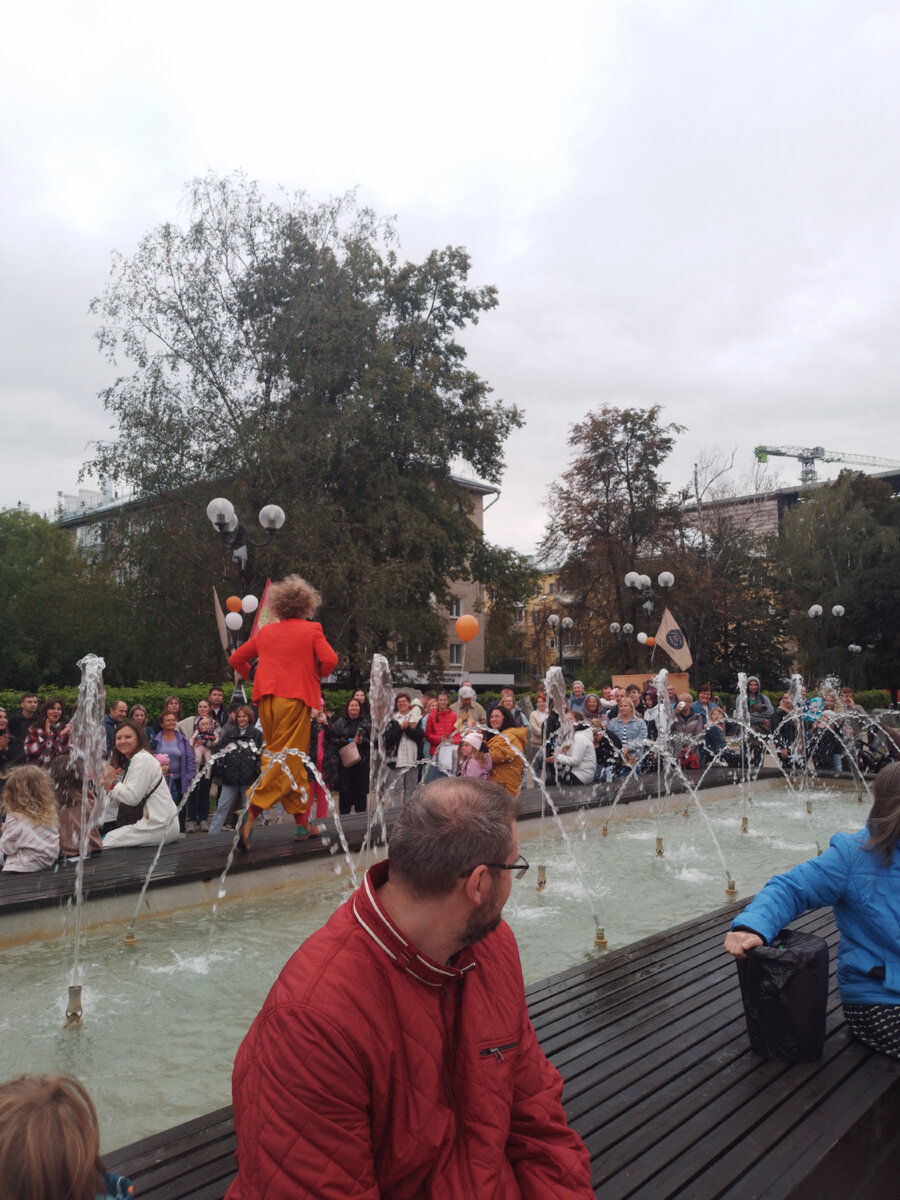 Нашему городу -877, но он  как всегда молод, красив, хорош собой, да ещё в в полном расцвете сил, радует своих жителей и гостей, историческими  памятниками, итересными музеями, замечательными...-57