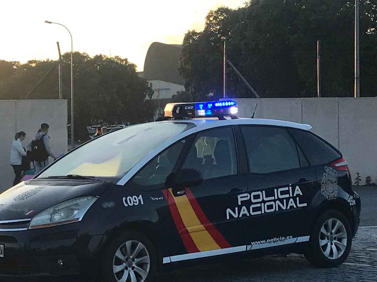 Полиция регулировала все перемещения, иначе пьяные от радости родственники внесли бы все