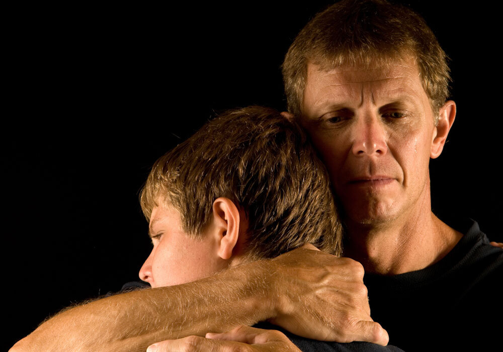 сын выше отца. выше папы ростом. может ли сын быть выше отца. 20 лет спустя. рисунок для папы.