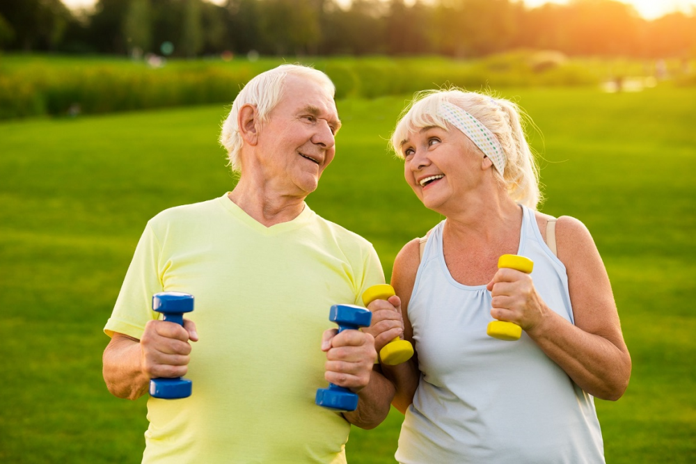 Физическая активность взрослых. Пенсионеры спорт. Физическая активность пожилых. Спортивные пожилые люди. Спорт для пожилых.
