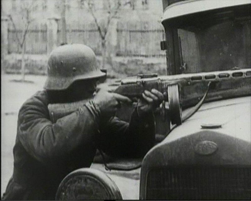 немецкий солдат с ППШ