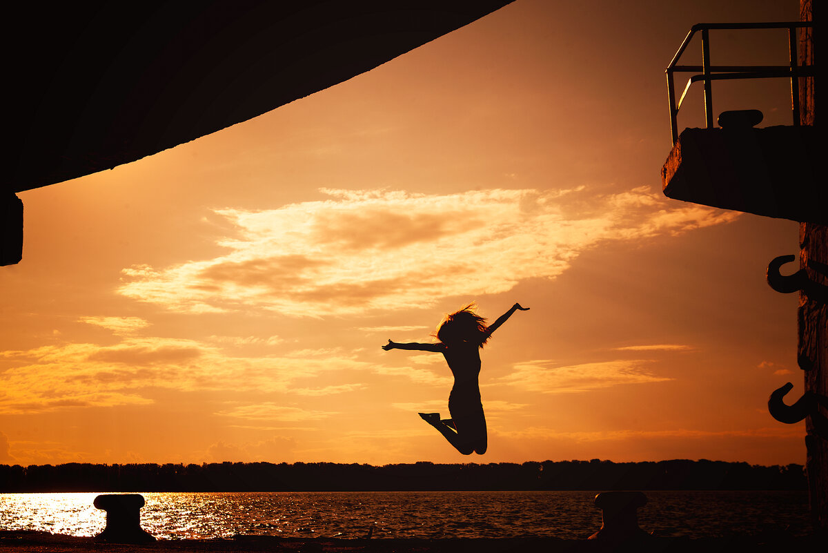 Потом при обработке уведите цвета в оранжевые оттенки, дабы все выглядело максимально естественно.