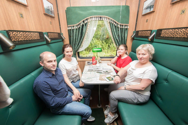 Владелец «Сапсанов» запустил поезд под паровозом