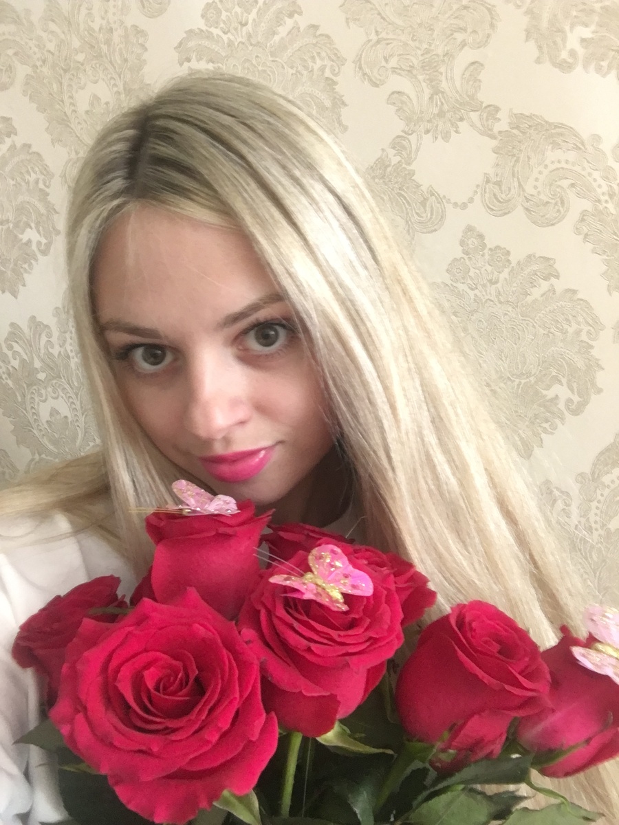 Я всегда знала что мой муж будет у меня единственный.  Ведь мужчина они собственники , и они не хотят делать свою женщину не с кем.  Есть разный тип и характер мужчин для кого то это не главоне и  он спокойно относится к то что он не первый мужчина у своей жены. Но мой муж  из таких мужчин и это для него это было  важно. С одной  стороны это же рамантмчно, сексуально, заманчиво ,  интересно. Вот мне интересно можно ли в наше время встретить таких девушек которые  берегут Себя для мужа , или это все в прошлом и уже давно не модно?