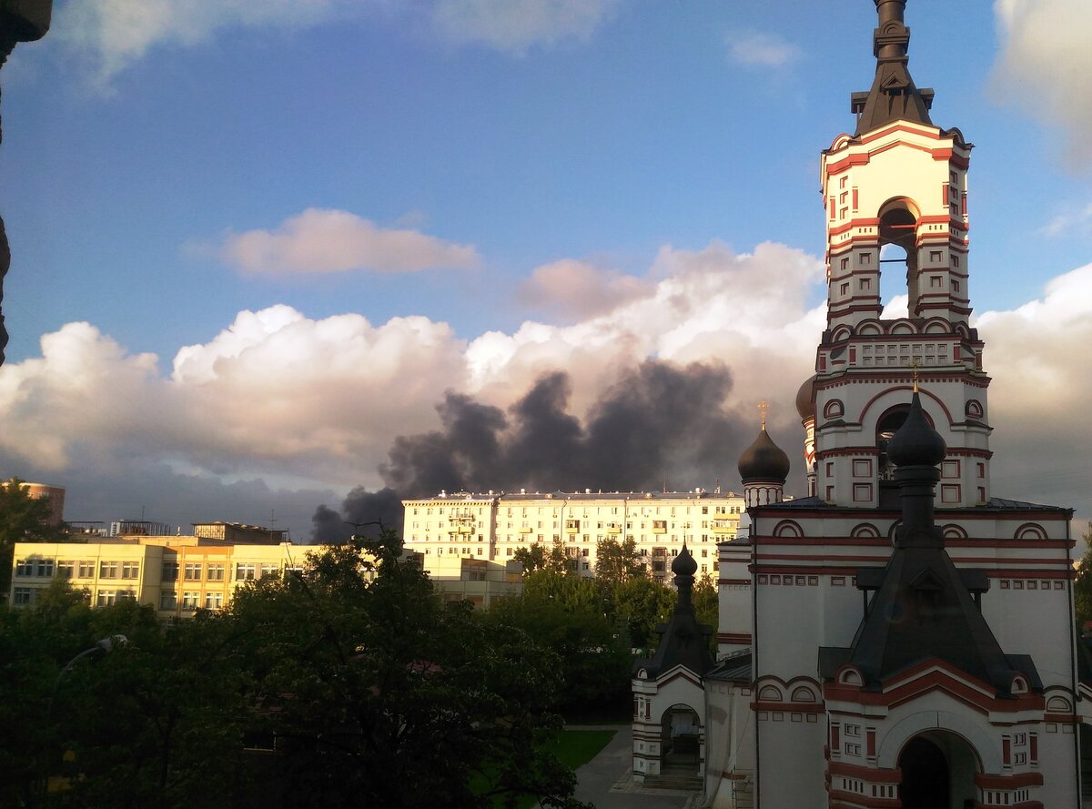 А это район Семёновской сегодня (что-то горит вдали)