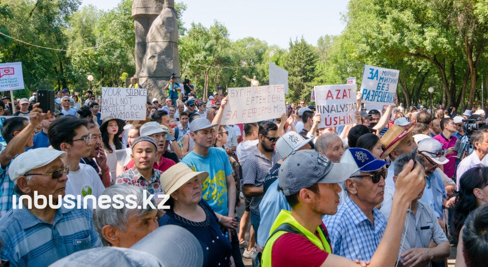 Какие требования озвучили участники? 
Подробнее: https://inbusiness.kz/ru/news/kak-proshel-mirnyj-miting-v-almaty
Любое использование материалов допускается только при наличии гиперссылки на inbusiness.kz