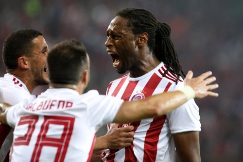 

Уже два сезона он остаётся без чемпионства. Не самая поразительная ситуация, когда «Олимпиакос» вылетает ещё в третьем квалификационном раунде от израильской команды (такое было в 2016-м). Два года назад греки оказались в группе с «Барселоной», «Юве» и «Спортингом» - ни одной победы и последнее место. Даже португальцам навязать борьбу «красно-белые» не смогли. 
