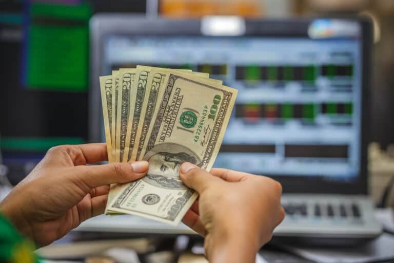 Заработок денег на Форекс без вложений возможен.