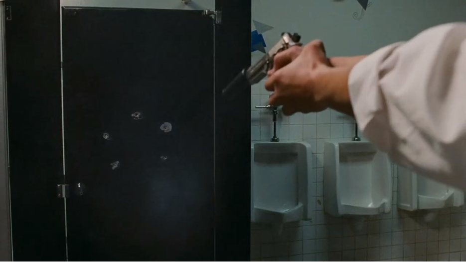 Пять выстрелов в дверцу и ни одного попадания. 