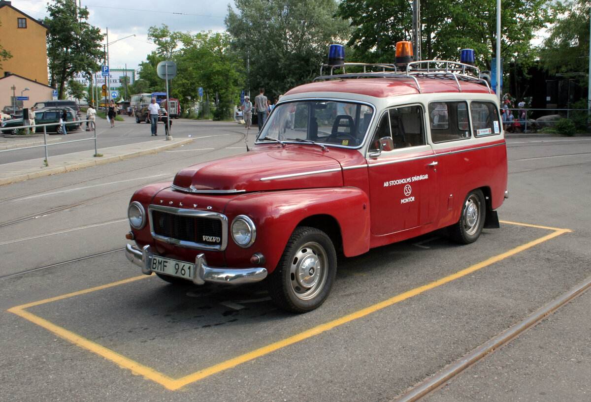 https://en.wikipedia.org/wiki/Volvo_Duett#/media/File:Volvo_211_at_Djurgarden_Stockholm.jpg