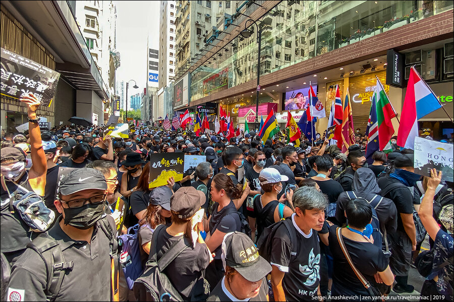 Побывал на протестах в Гонконге и сравнил их с московскими митингами. Интересна связь агрессии и полиции