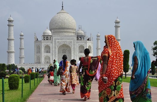https://cdn.pixabay.com/photo/2018/09/04/16/48/taj-mahal-3654227__340.jpg