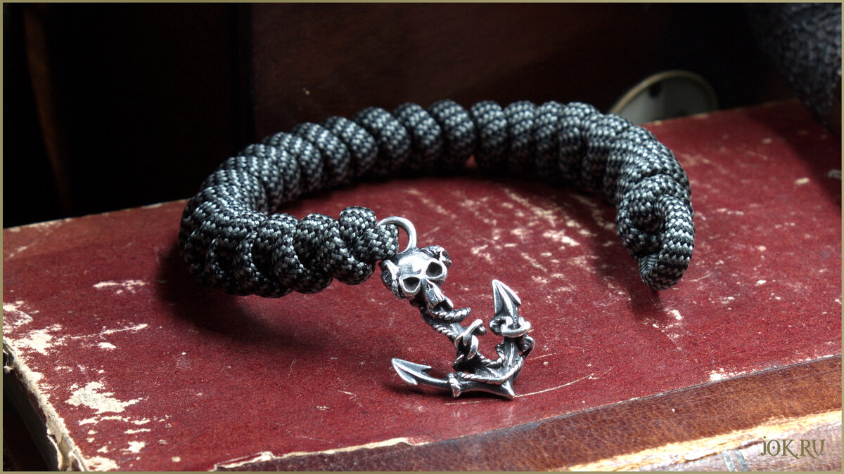 мужской браслет из паракорда змейка с пиратской символикой в мастерской Джокер