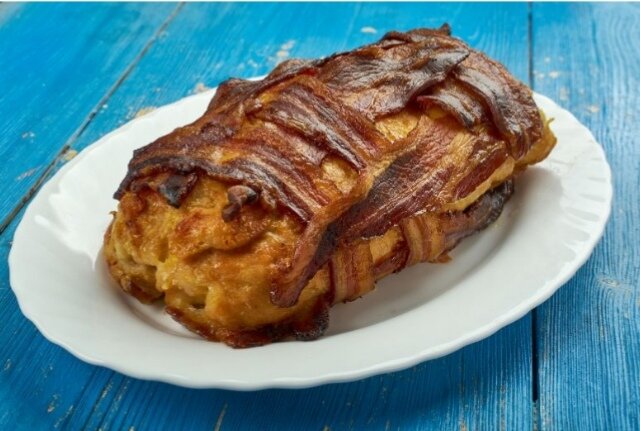 Мясной рулет с начинкой