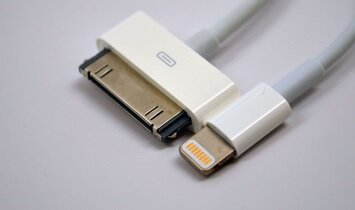 Разъёмы 30 Pin и Lightning. Фото взято из открытых источников интернет.