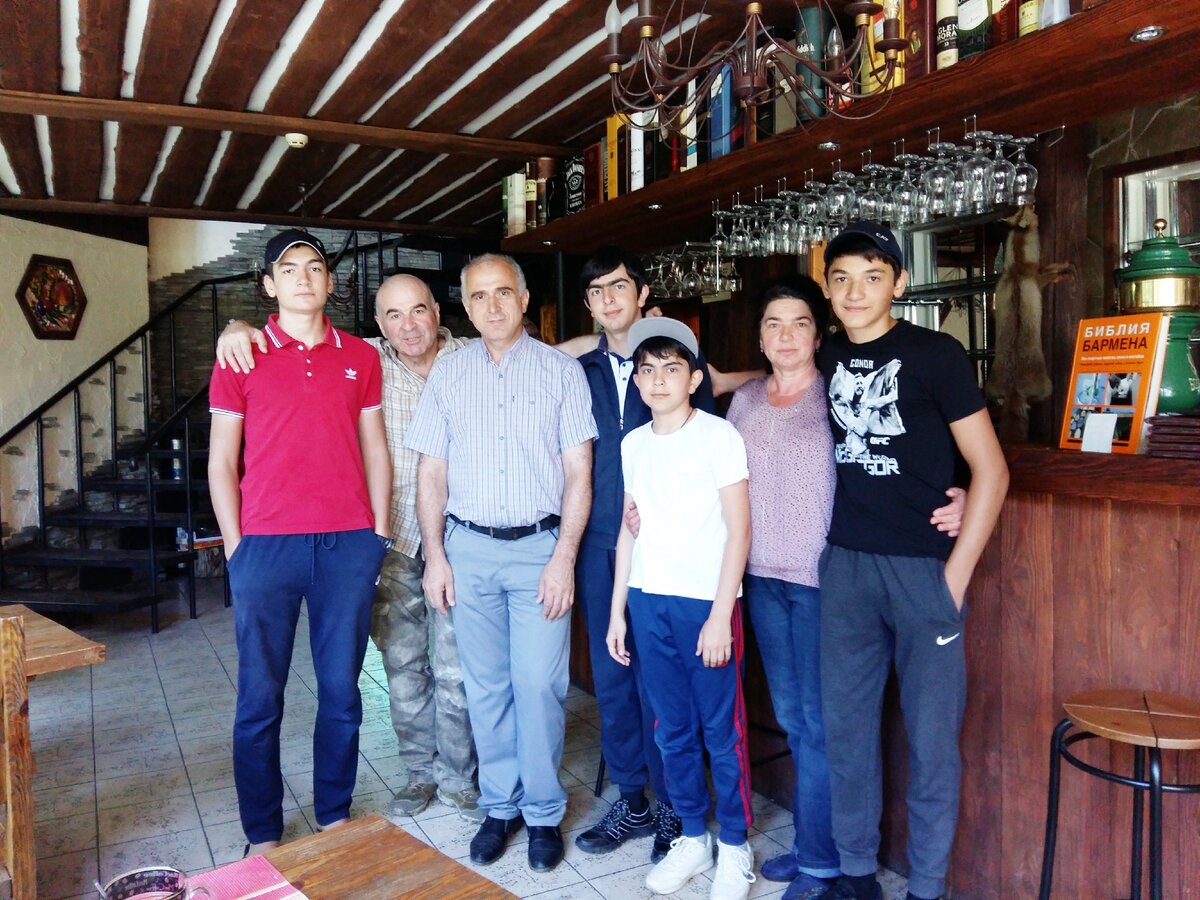 Домбай, 02.08.2017. Я с моим карачаевским братом Русланом Боюнсузовым, его сестрой и их родными.  