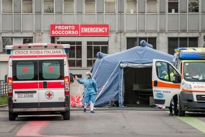 Госпитали на севере страны не справляются с потоком больных и предлагают доставлять их на вертолётах в другие регионы