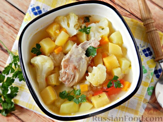 куриные голени, капуста цветная, репа, помидоры, лук репчатый, морковь, картофель, масло растительное, перец чёрный молотый, соль, зелень петрушки, вода
