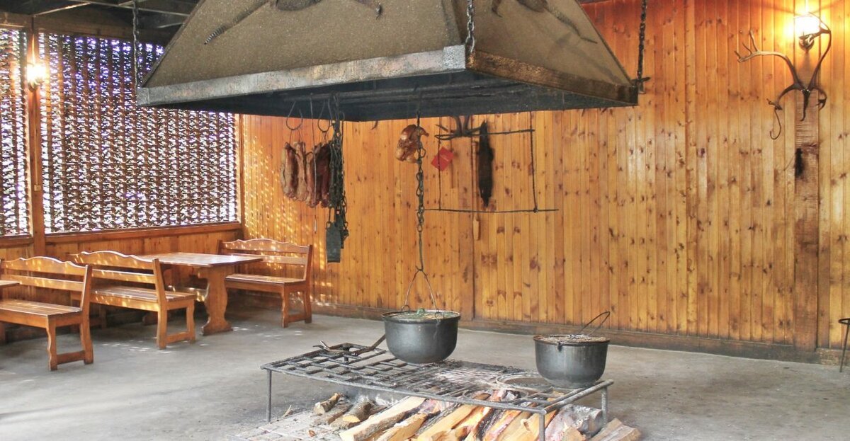 апацха в деревне между городами Гагры и Новый Афон 