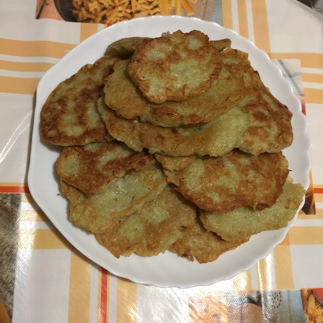 На фото: готовые драники