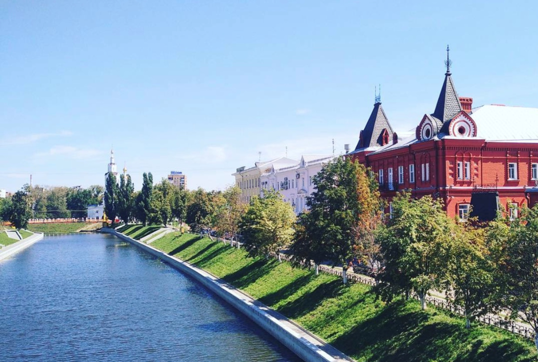 Вид с Александровского (пешеходого) моста 