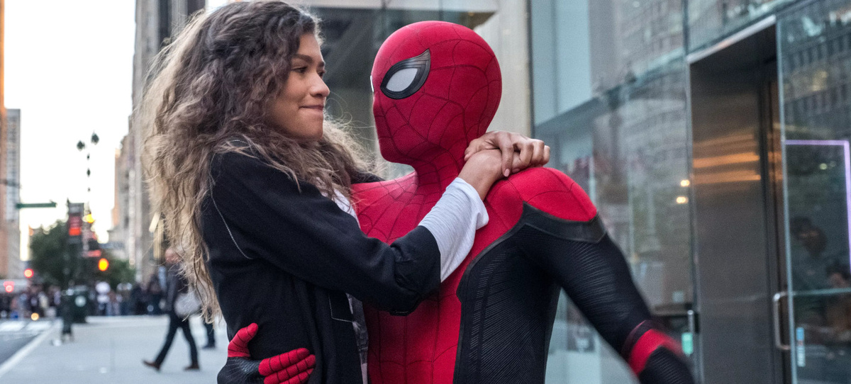 У Marvel Studios есть собственная комиксовая киновселенная, в которую входит уже более 10 фильмов. Sony Pictures выпустила несколько фильмов про Человека-паука, "Венома" и готовит еще пару-тройку картин о противниках Питера Паркера. 

Раньше мы не знали, как называется эта вселенная, но теперь у нее есть официальное название — Sony Pictures Universe of Marvel Characters. Вчера кинокомпания опубликовала твит, в котором было название Spider-Man Universe of Characters, но в разговоре с IGN оно было исправлено на правильное.