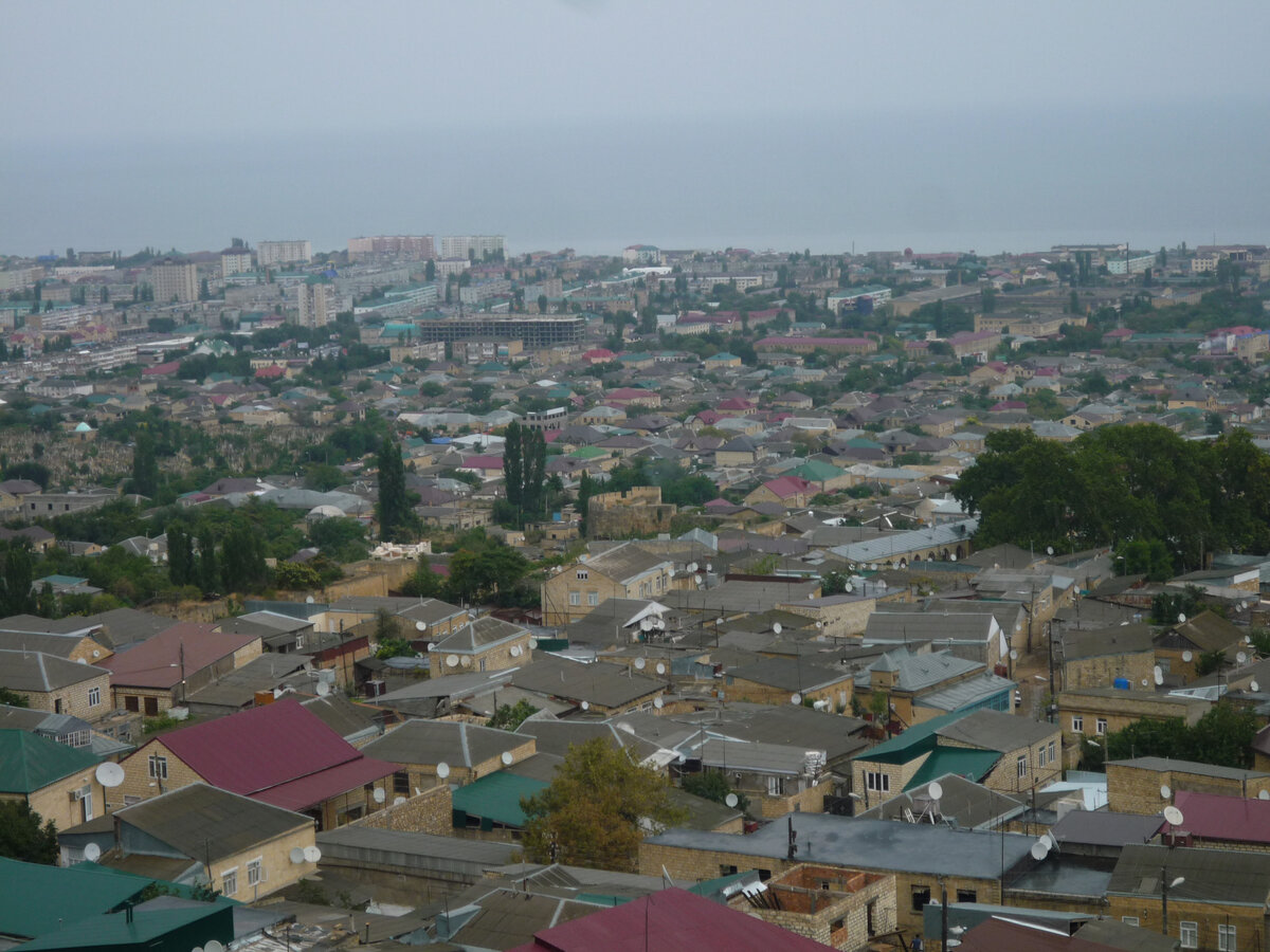 Вид на древний город Дербент из крепости Нарын-Кала. Фото Артюхов Д.
