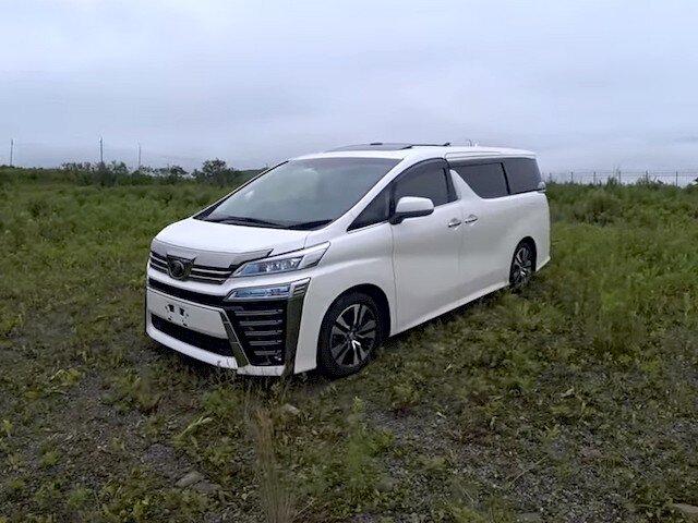 Гибрид из японии 2024. Vellfire Toyota экстерьер.