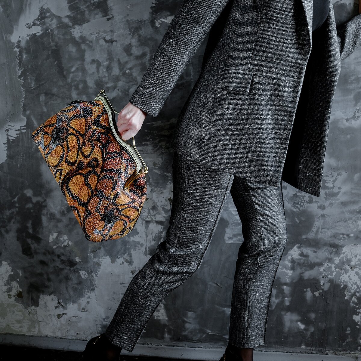 Саквояж на металлической ручке