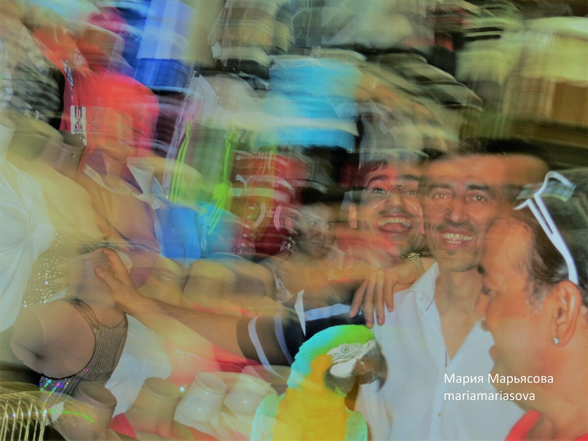 продавцы на базаре в Анталии