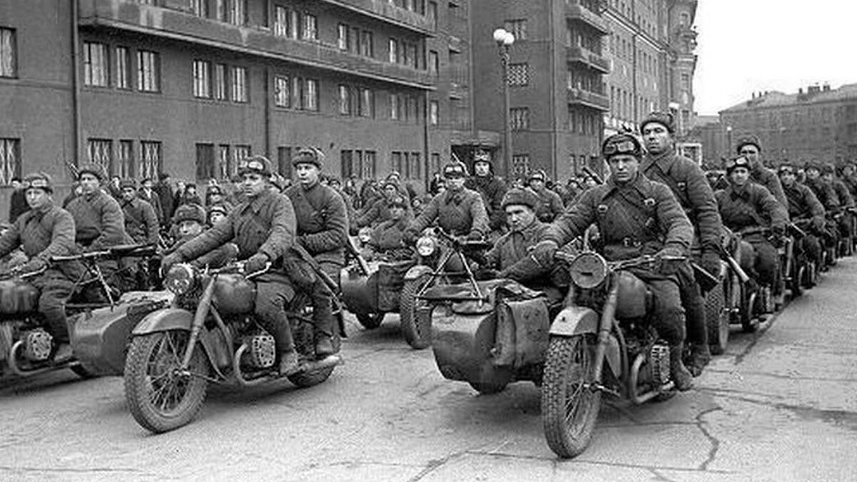 Солдаты на М-72 1941-1945г.