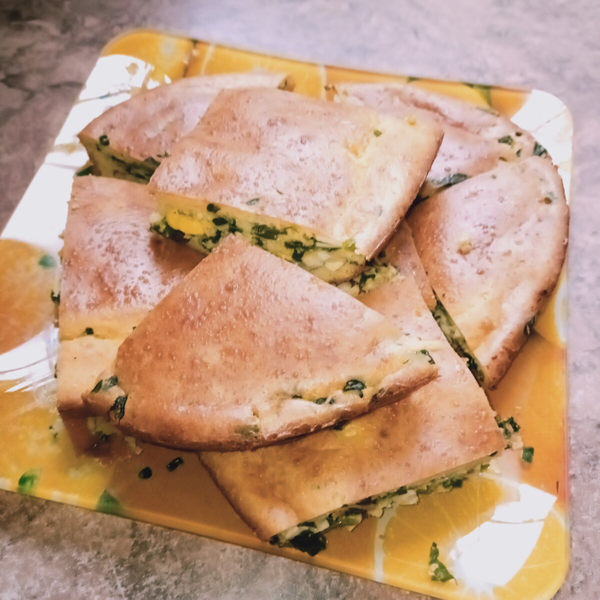 Вкусный и полезный пирог с зелёным луком и яйцом