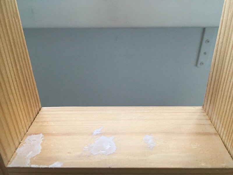 Заполнила неровности шпаклёвкой