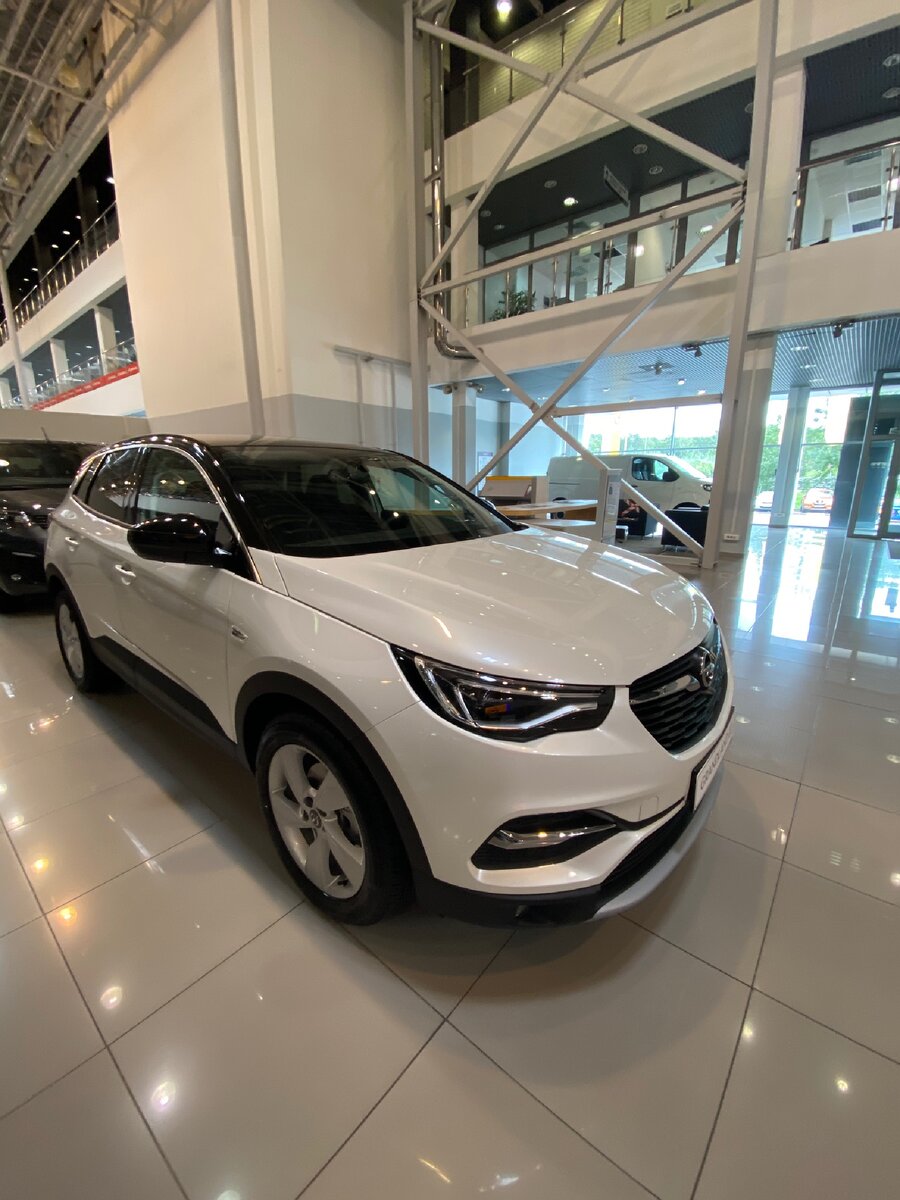 Зашёл в салон Opel. Теперь понял почему на дорогах так мало новых моделей.