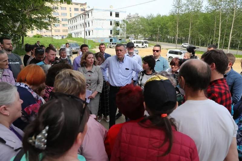 Губернатор Сахалина Валерий Лимаренко пообещал, что в 2020 году в Охе расселят 9 тыс. кв. м. аварийного жилья