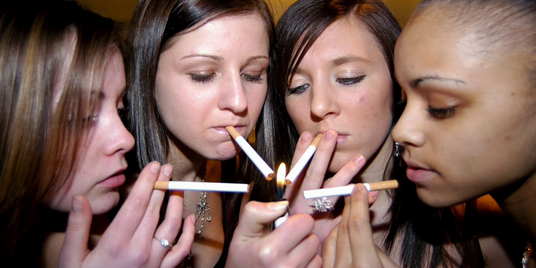 Как не закурить самому, когда все вокруг курят?