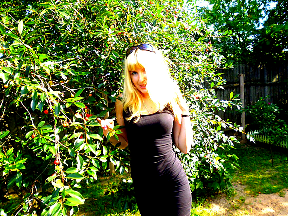 На даче у свекрови.